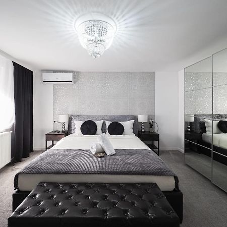For You Apartments Gold & Silver سيبيو المظهر الخارجي الصورة