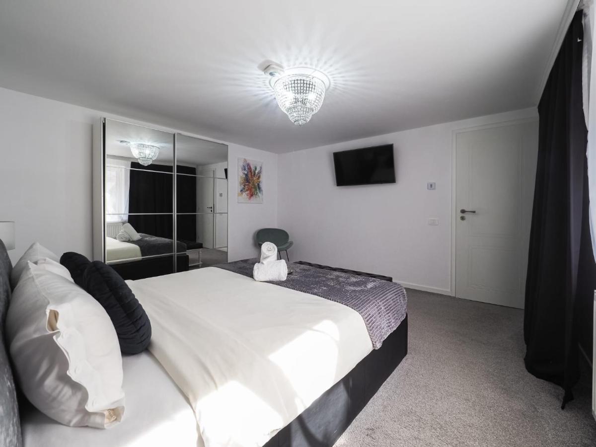 For You Apartments Gold & Silver سيبيو المظهر الخارجي الصورة
