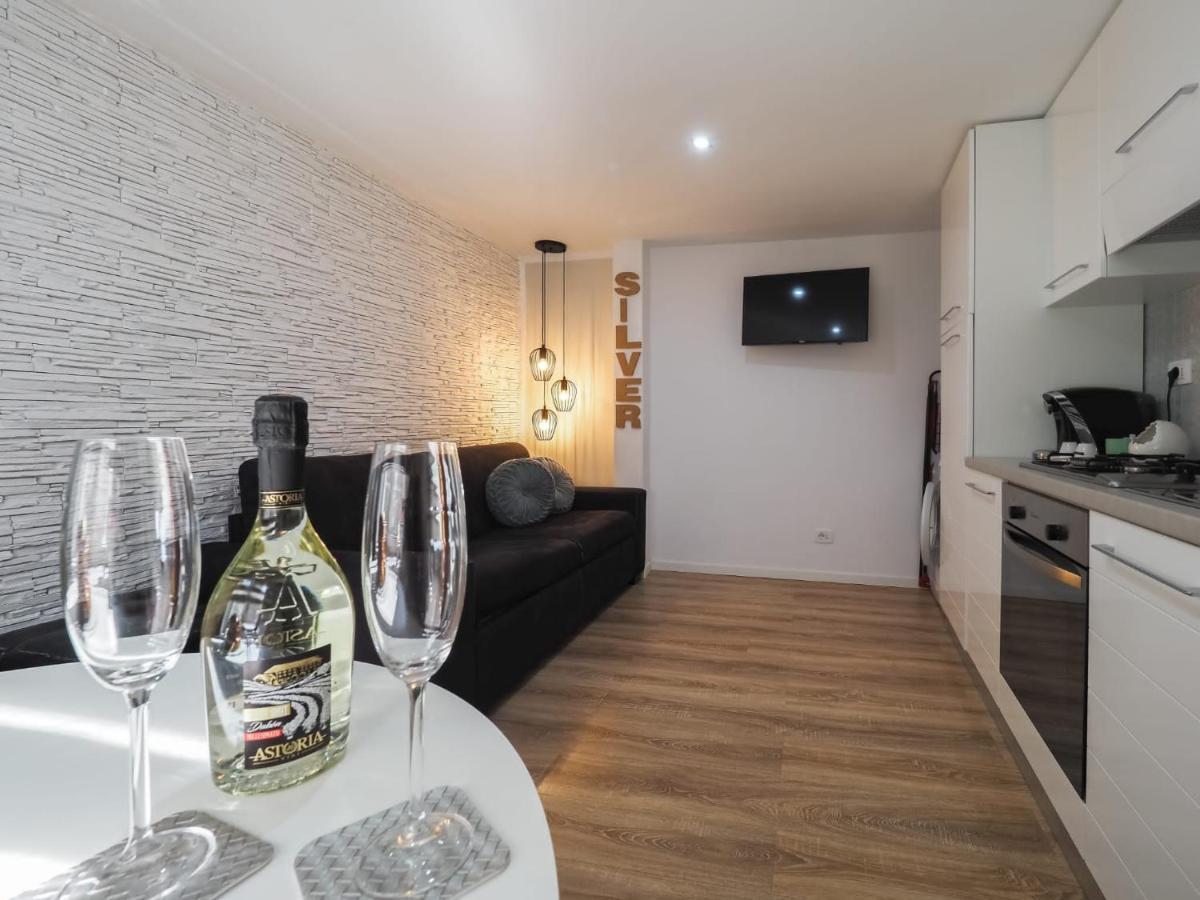 For You Apartments Gold & Silver سيبيو المظهر الخارجي الصورة