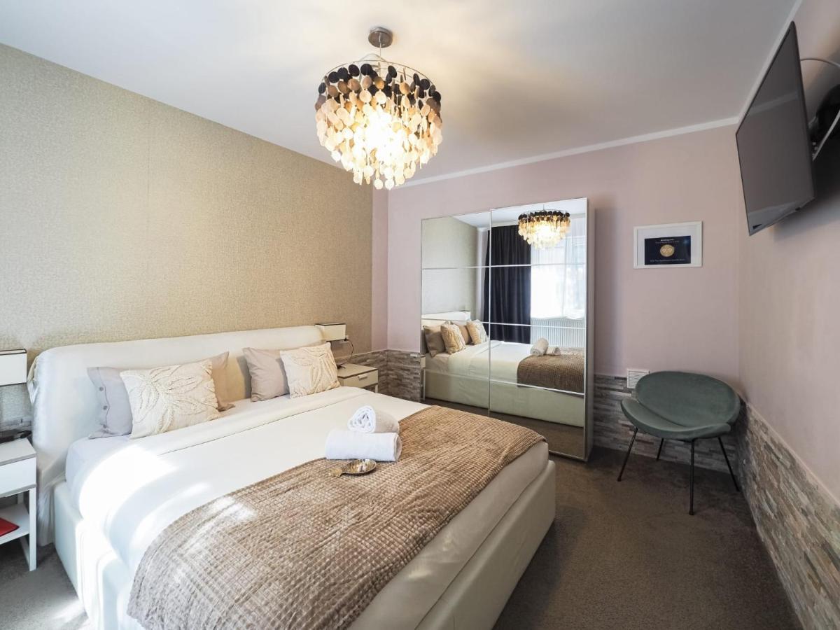 For You Apartments Gold & Silver سيبيو المظهر الخارجي الصورة