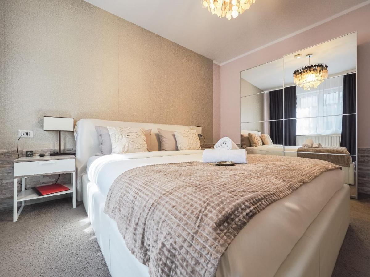 For You Apartments Gold & Silver سيبيو المظهر الخارجي الصورة